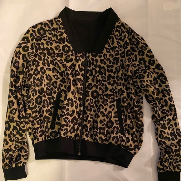 STELLA & Dot Reservable Bomber in Leopard Sz Small - Picture 2 of 7